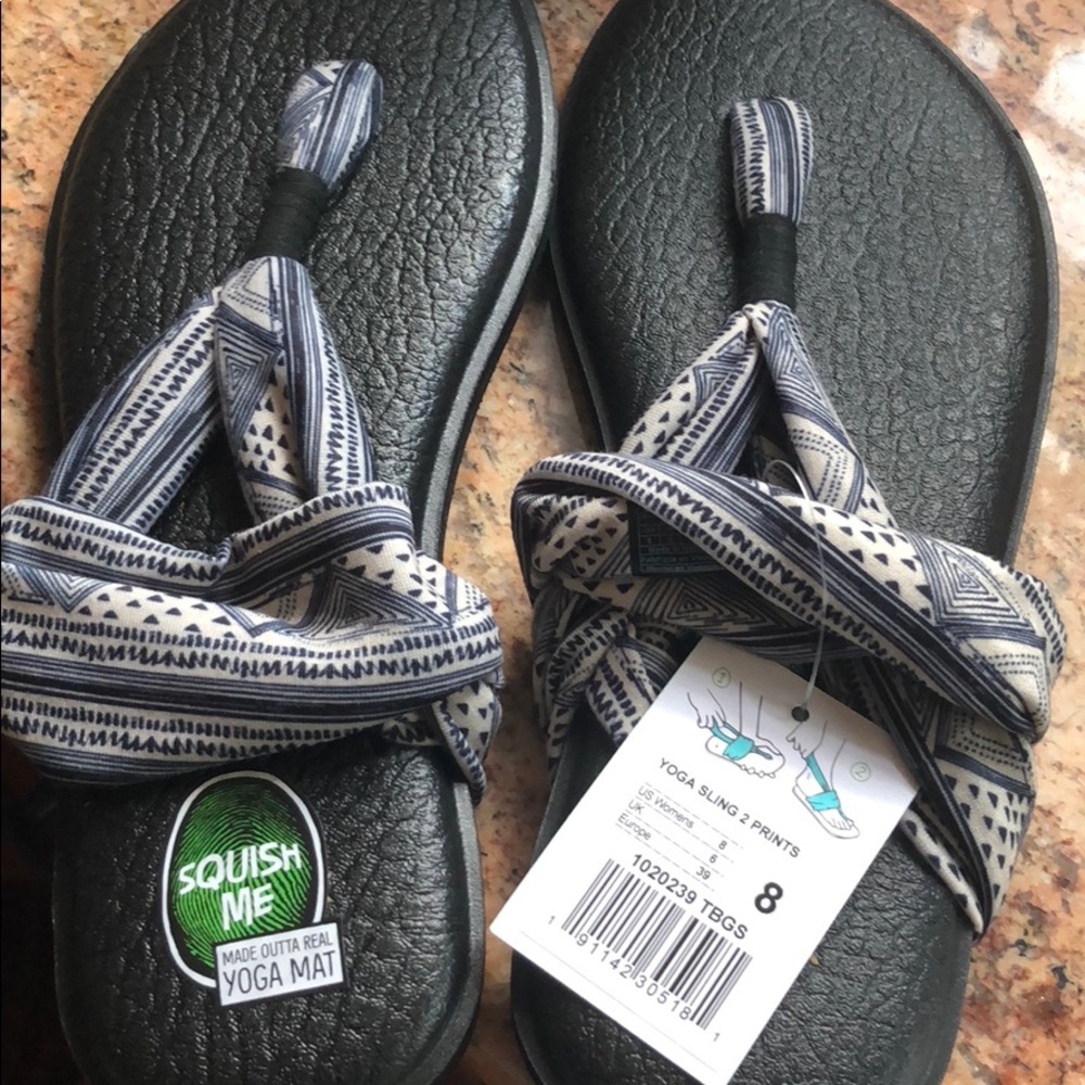 Sanuk yoga mat 2 sandals